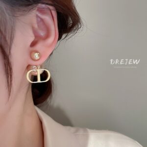 DREJEW เดรช 925 เงินเข็มตัวอักษรหมูจมูกต่างหูมุกแฟชั่นแสงหรูหราระดับไฮเอนด์ต่างหูสองด้านต่างหูอารมณ์สําหรับผู้หญิง DREJEW เดรช 925 เงินเข็มตัวอักษรหมูจมูกต่างหูมุกแฟชั่นแสงหรูหราระดับไฮเอนด์ต่างหูสองด้านต่างหูอารมณ์สําหรับผู้หญิง